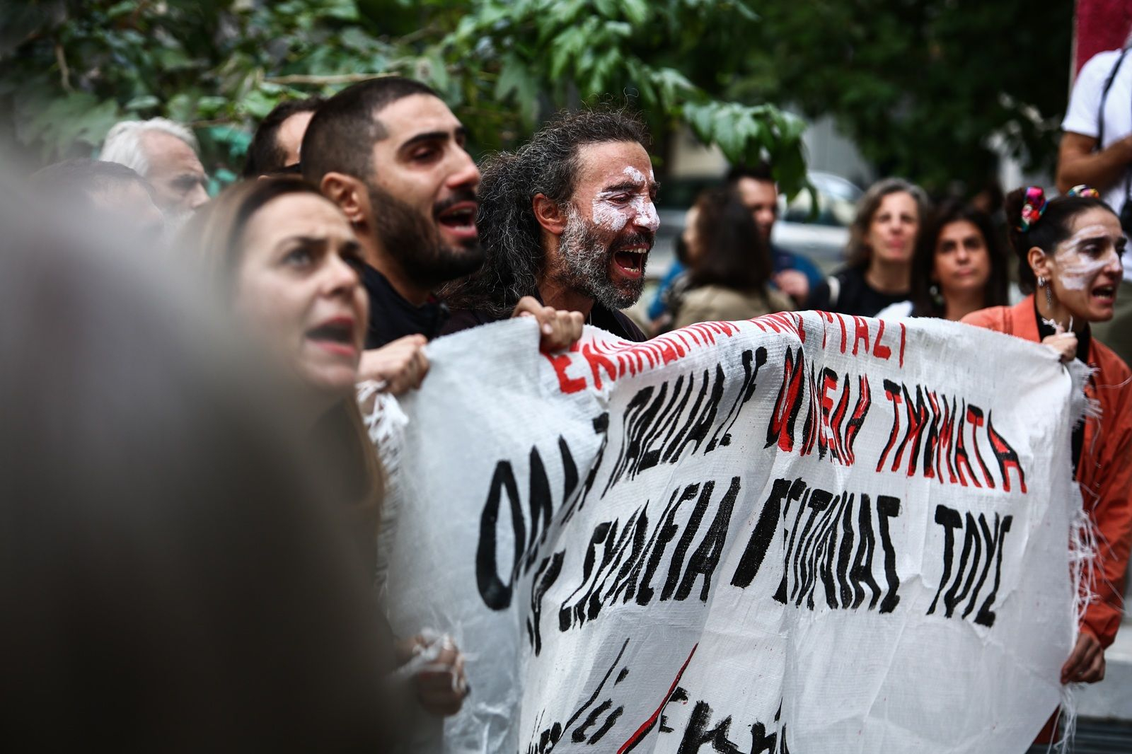 Συγκέντρωση διαμαρτυρίας εκπαιδευτικών και γονέων στην Διεύθυνση Πρωτοβάθμιας Εκπαίδευσης Αττικής