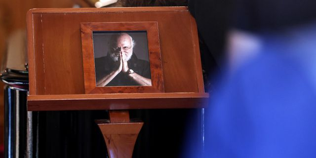 Ο καλλιτεχνικός κόσμος αποχαιρετά τον Διονύση Σαββόπουλο