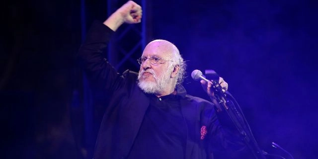 O Διονύσης Σαββόπουλος