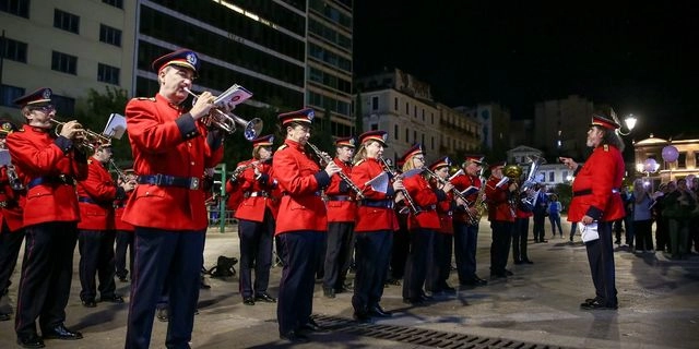 Συγκινητικό αφιέρωμα στον Διονύση Σαββόπουλο από τη μπάντα του δήμου Αθηναίων