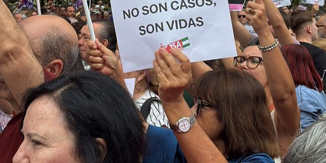 Ισπανία: Διαδήλωση στη Σεβίλλη – Γυναίκες καθυστέρησαν να ενημερωθούν για “ύποπτα” αποτελέσματα μαστογραφιών