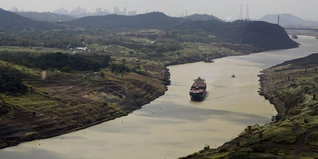 Η Κολομβία χαρακτηρίζει “εξωδικαστικές εκτελέσεις” τις επιθέσεις των ΗΠΑ σε πλοία