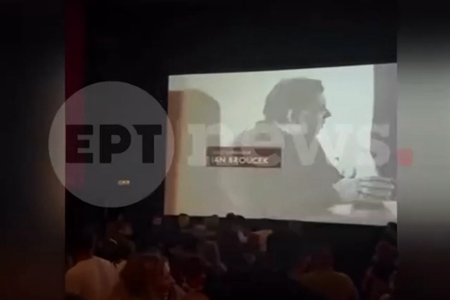 Έπεσε ξύλο μέσα σε αίθουσα σινεμά στου Ρέντη – Βίντεο από τον καβγά