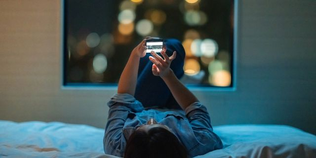 “Rawdogging” marathons: Η Gen Z ανακάλυψε την τέχνη του τίποτα