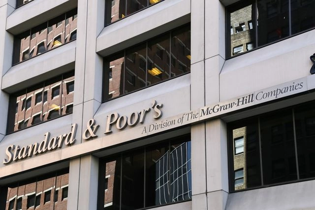 S&P: Αμετάβλητη η αξιολόγηση της Ελλάδας στο “ΒΒB” με σταθερές προοπτικές