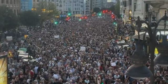 Ένας χρόνος μετά τις φονικές πλημμύρες στη Βαλένθια, οι δρόμοι γέμισαν ξανά φωνές