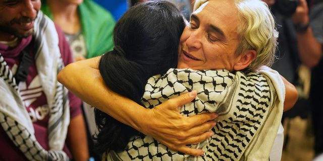 Ισπανοί ακτιβιστές του Flotila: Μάς χτυπούσαν και μάς έδεναν χειροπόδαρα οι Ισραηλινοί