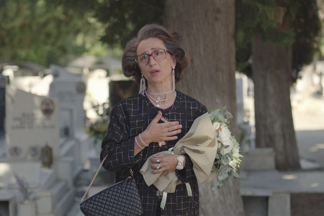 Η θεία Σταματίνα (Γιούλη Τσαγκαράκη) στην τηλεοπτική σειρά «Σέρρες»