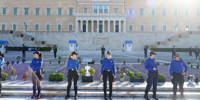 Άγνωστος Στρατιώτης: Υπό αστυνομικό κλοιό ο χώρος με τα ονόματα των θυμάτων των Τεμπών