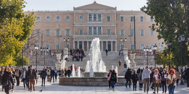 Δημοσκόπηση MRB: “Όχι” σε τρίτη θητεία Μητσοτάκη λένε 7/10 – Τι περιμένουν οι πολίτες από τον Τσίπρα