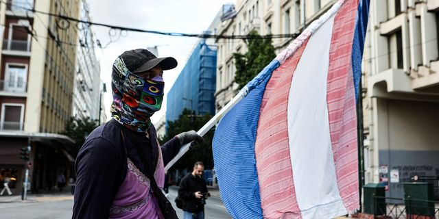 Στο 1ο Trans Pride – Ελεύθερα σώματα, ελεύθερη Παλαιστίνη & η γροθιά του Πάνου Ρούτσι