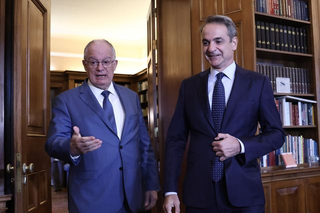 Μητσοτάκης: Το μνημείο του Αγνώστου Στρατιώτη δεν είναι για “επαναστατική γυμναστική”