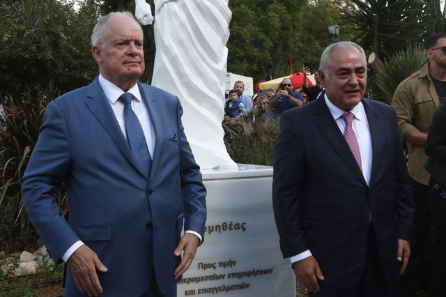 Πεδίον του Άρεως: Έγιναν τα αποκαλυπτήρια του πρώτου αγάλματος αφιερωμένου στους μικρομεσαίους
