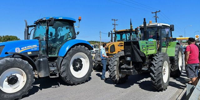 Οι πληρωμές στους αγρότες δεν αρκούν για “φρένο” στα μπλόκα