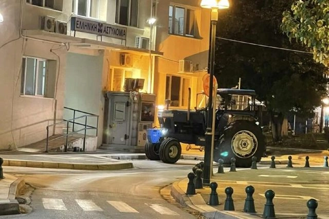 Αγρότης πήγε με τρακτέρ στο ΑΤ Πτολεμαΐδας για τον ΟΠΕΚΕΠΕ – Βρέθηκε θετικός σε αλκοτέστ