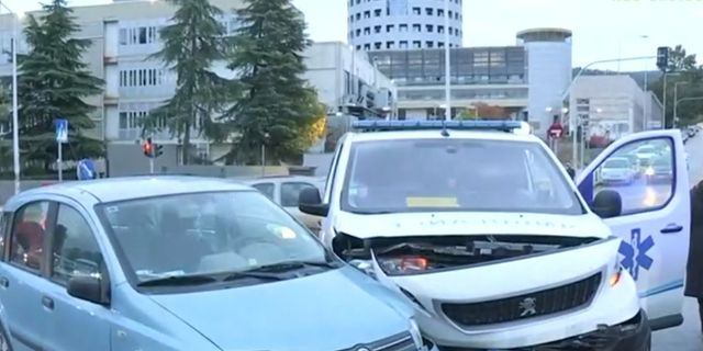 Θεσσαλονίκη: Ιδιωτικό ασθενοφόρο συγκρούστηκε με ΙΧ στην Εγνατία