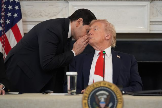 Ο Ρούμπιο διέκοψε δηλώσεις του Τραμπ – Το σημείωμα που “πρόδωσε” τη συμφωνία για τη Γάζα