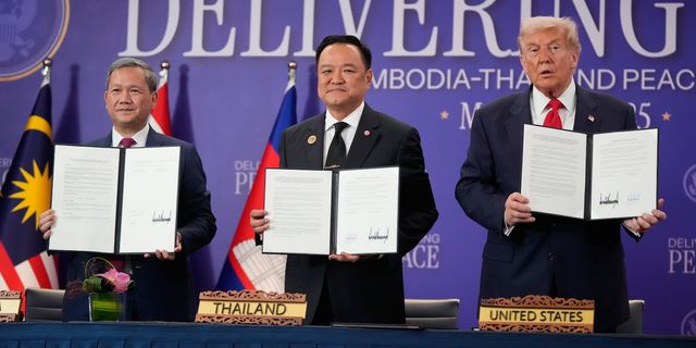 Στη Μαλαισία ο Τραμπ: Υπεγράφη συμφωνία ειρήνης ανάμεσα σε Ταϊλάνδη και Καμπότζη