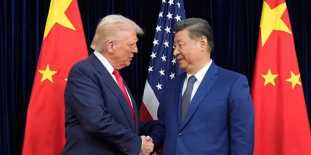 Στη “σκιά” των πυρηνικών, Τραμπ και Σι δίνουν τα χέρια