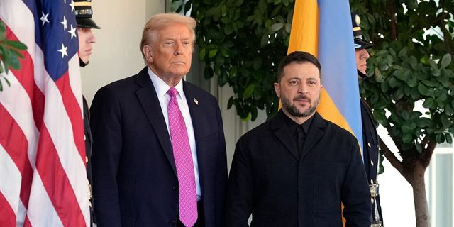 Ο Τραμπ πέταξε τους χάρτες του Ζελένσκι και ζήτησε να αποδεχτεί τους όρους του Πούτιν