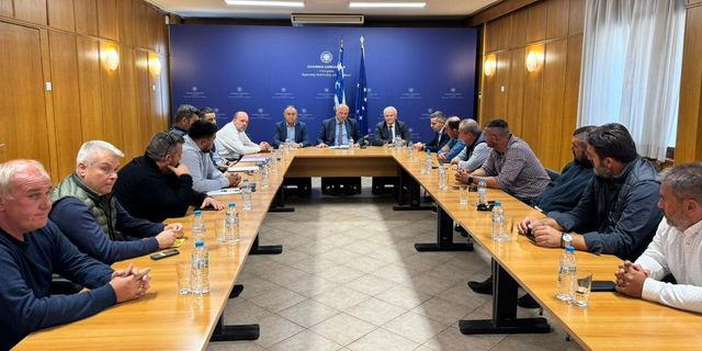 Σύσκεψη Τσιάρα ε φορείς, αγρότες, κτηνοτρόφους και εκπροσώπους παραγωγών της Θεσσαλίας