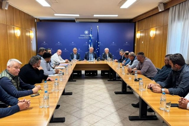 Σύσκεψη Τσιάρα ε φορείς, αγρότες, κτηνοτρόφους και εκπροσώπους παραγωγών της Θεσσαλίας