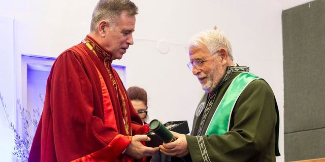 Επίτιμος Διδάκτορας του Τμήματος Βιοϊατρικών Επιστημών του Διεθνούς Πανεπιστημίου της Ελλάδος Δρ. Γεώργιος Β. Αποστολόπουλος