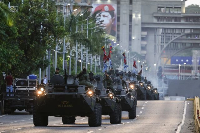 Στα άκρα οι σχέσεις ΗΠΑ – Βενεζουέλας – “Αν εισβάλουν, τους περιμένουμε”