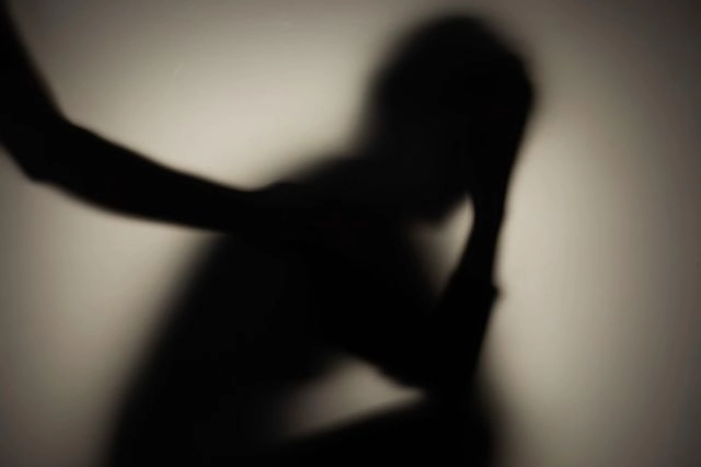 Κορωπί: Άγριος ξυλοδαρμός 40χρονης από τον σύντροφό της – Νοσηλεύεται διασωληνωμένη