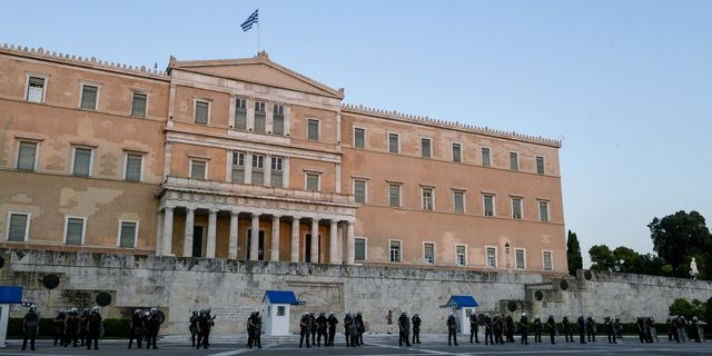Απαγόρευση συγκέντρωσης για τον ένα χρόνο από τον θάνατο του Γιαχία Σινουάρ στο Σύνταγμα