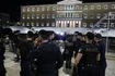 Άγνωστος Στρατιώτης: Προσήγαγαν γυναίκα που ανέβηκε στο μνημείο για να διαμαρτυρηθεί