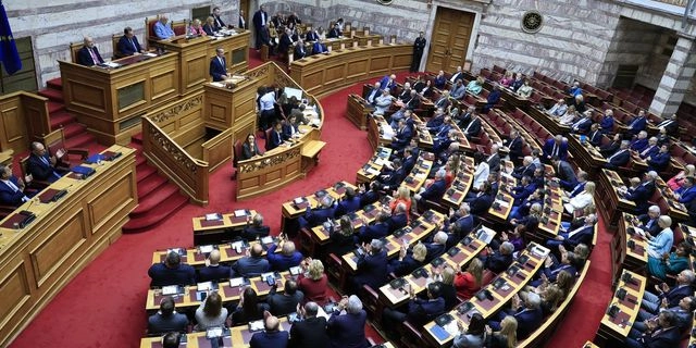 Σύγκρουση σε υψηλούς τόνους στη Βουλή για την Εξωτερική Πολιτική