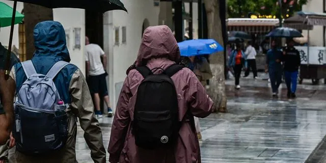 Καιρός: Έντονα φαινόμενα και πτώση της θερμοκρασίας – Η προειδοποίηση της ΕΜΥ