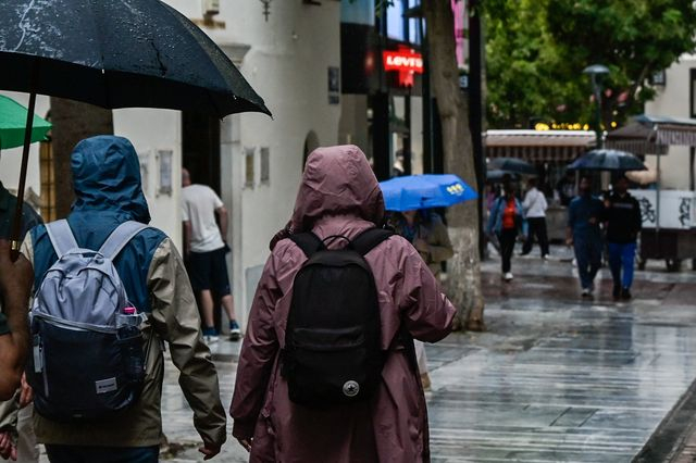 Κακοκαιρία: Σοβαρά προβλήματα σε αρκετές περιοχές – Πού “θα χτυπήσει” αύριο