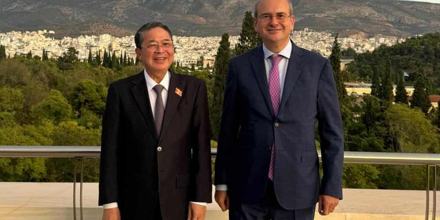Ο Χατζηδάκης είδε τον αντιπρόεδρο της Εθνοσυνέλευσης του Βιετνάμ