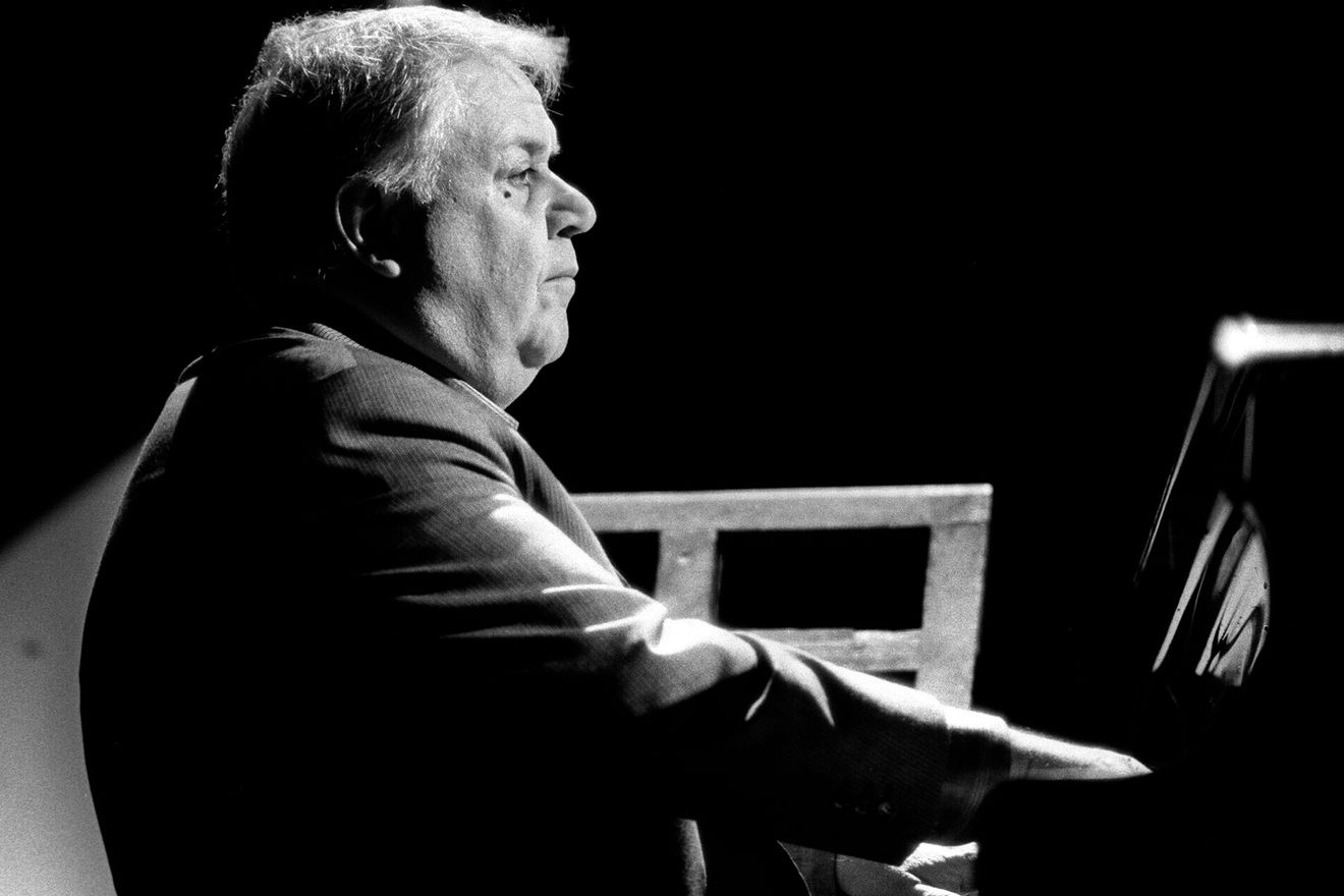 100 χρόνια Μάνος Χατζιδάκις – “Δεν είναι εύκολο να μετρήσεις τον χρόνο”