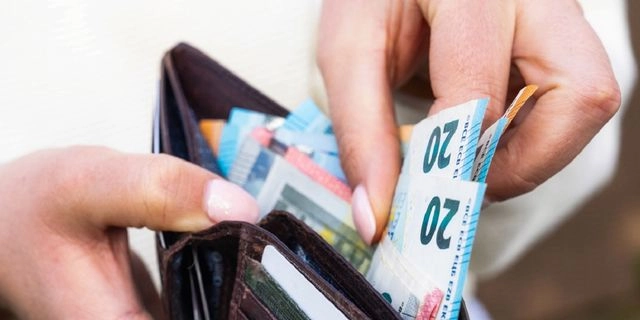 Επιδόματα: Τι πληρώνεται έως τις 31 Οκτωβρίου