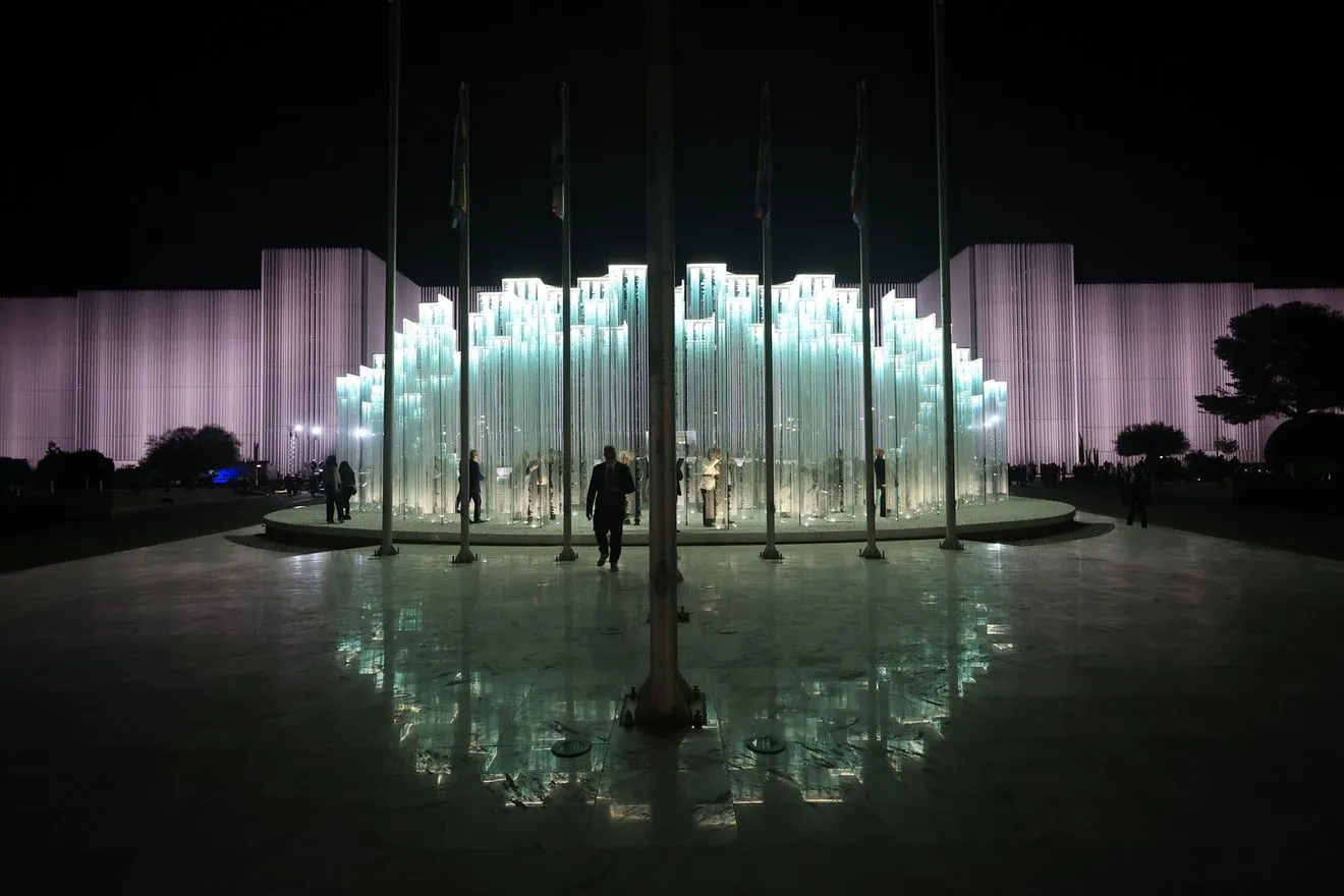 Τελετή αποκαλυπτηρίων της νέας βιοκλιματικής του όψης του υπουργείου Άμυνας