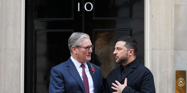 Συνάντηση Ζελένσκι – Στάρμερ: “Ο Πούτιν ωθεί την Ουκρανία σε ανθρωπιστική καταστροφή”