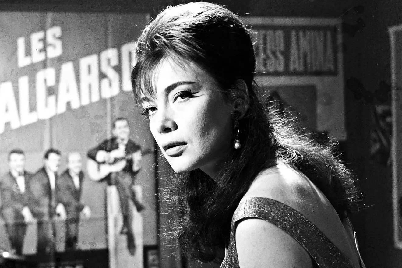 Η Τζένη Καρέζη στη Λόλα