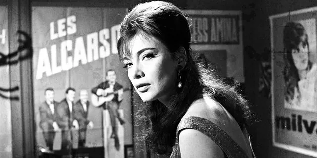 Η Τζένη Καρέζη στη Λόλα