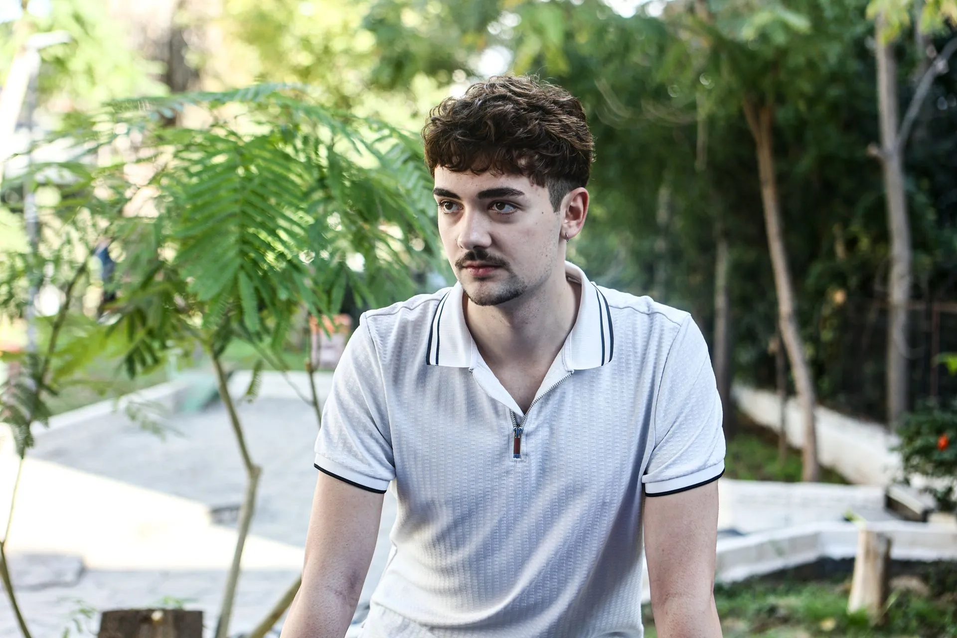 Βασίλης Οικονόμου: 'Με έδερναν και με έφτυναν, επειδή είμαι γκέι'