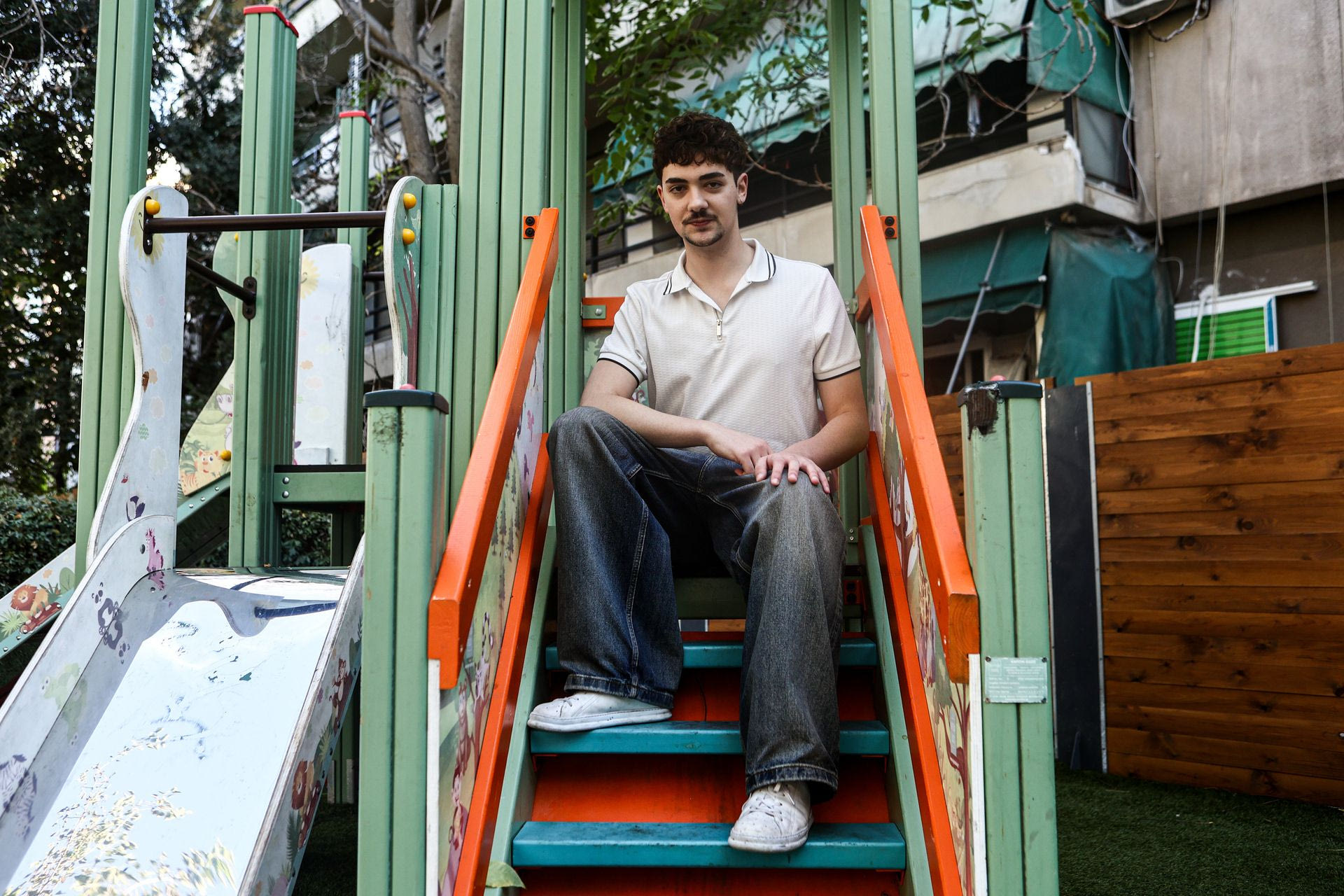 Βασίλης Οικονόμου: 'Με έδερναν και με έφτυναν, επειδή είμαι γκέι'