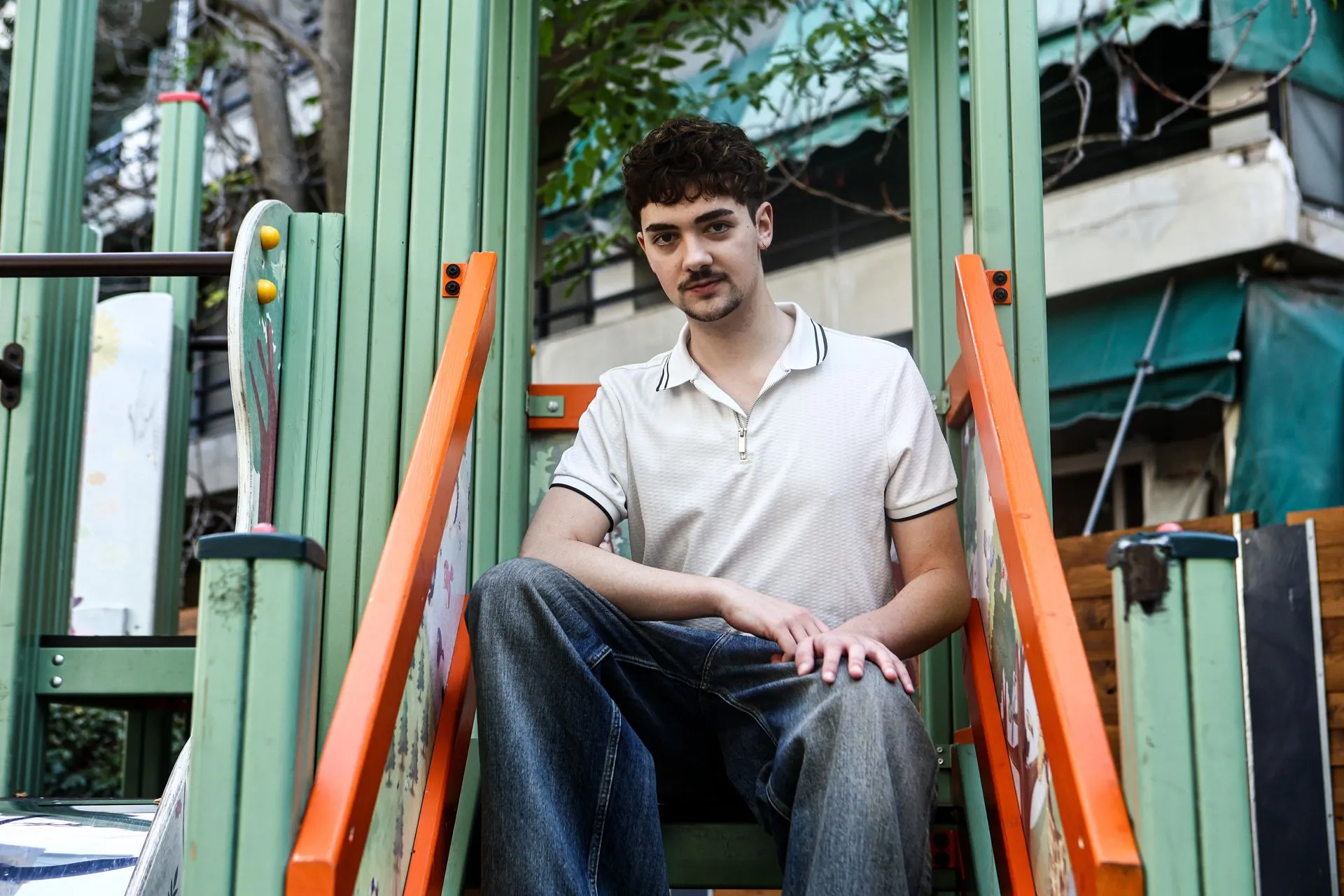 Βασίλης Οικονόμου: 'Με έδερναν και με έφτυναν, επειδή είμαι γκέι'