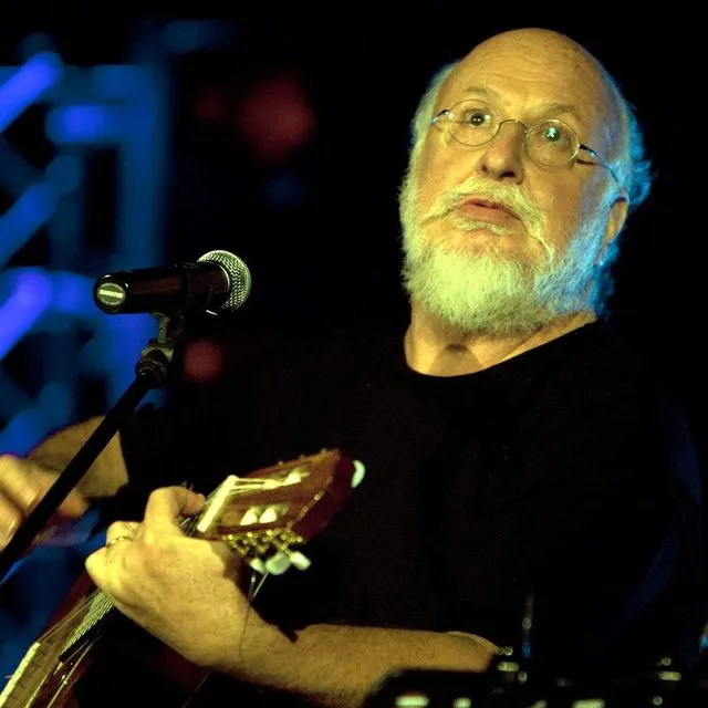 Μακρύ ζεϊμπέκικο για τον Διονύση