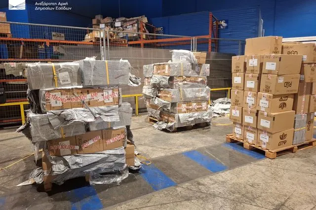 ΑΑΔΕ: Κατάσχεση-μαμούθ στο “Ελ. Βενιζέλος” – Εντόπισαν 1,7 εκατομμύρια τσιγάρα