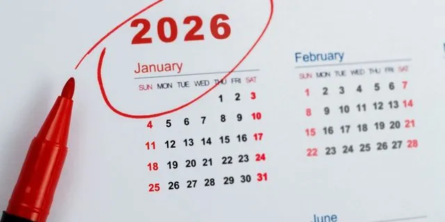 Όλες οι αργίες του 2026 – Πόσα τριήμερα έχει η χρονιά