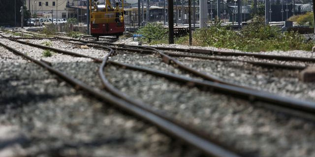 Καταγγελία Γενιδούνια για διάβαση τρένων στην Πάτρα