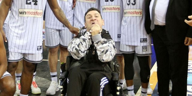 Ο Άρης Betsson κάλεσε στο Αλεξάνδρειο τον φίλο του ΠΑΟΚ, Γιαννάκη και τους γονείς του Άλκη Καμπανού