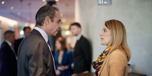 O Πρωθυπουργός Κυριάκος Μητσοτάκης με την Πρόεδρο του Ευρωπαϊκού Κοινοβουλίου Roberta Metsola
